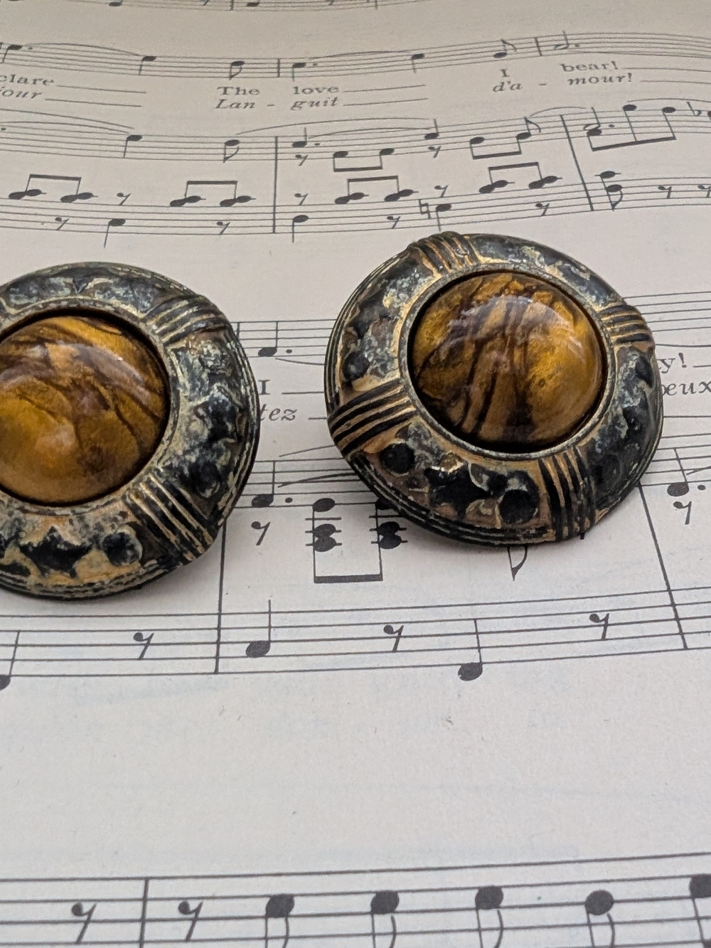 Round Vintage-Style Tiger's Eye Cabochon Earrings - Brown & Metallic
